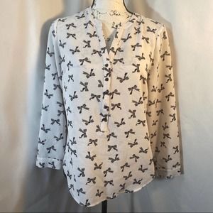 Roz & Ali Woman's Stretch V-Neck Half Button Down Bow Pattern Blouse M